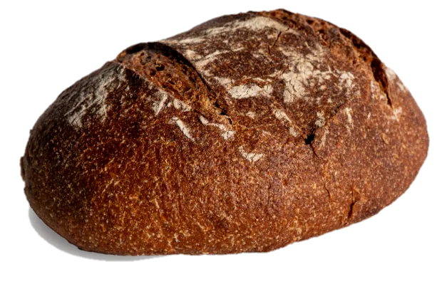 Okrugli crni raženi hleb, gusto posut brašnom, sa četiri kosa zareza.