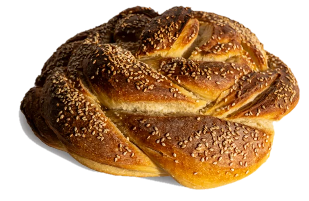 Pletenica od šest pramenova, premazana jajetom i gusto posuta susamom.